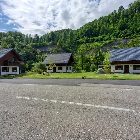 Riverside Stari Malni Kolpa Chalet *