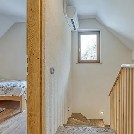 Riverside Stari Malni Kolpa Осилница