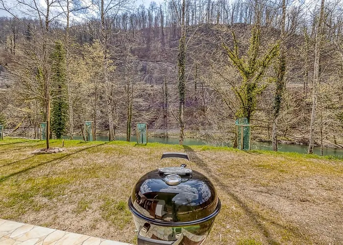 Riverside Stari Malni Kolpa Dağ evi Osilnica